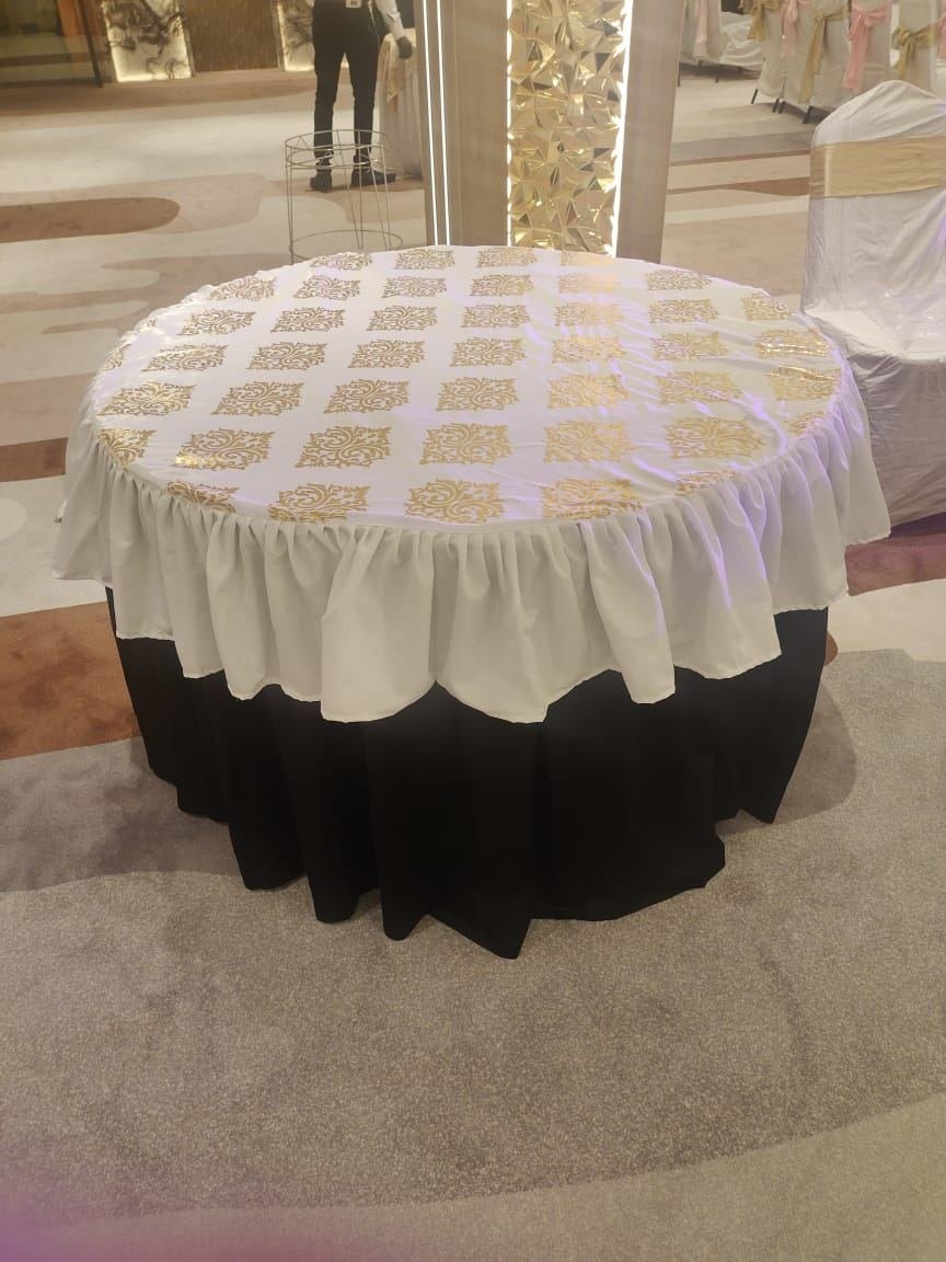 Banquet table